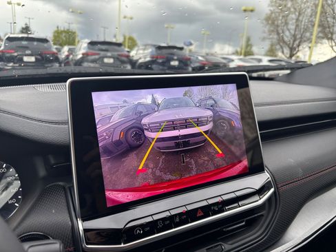 Used 2025 Jeep Compass Trailhawk image 24