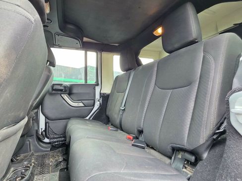 Used 2015 Jeep Wrangler Unlimited Sport w/ Quick Order Package 24S AWD/4WD image 15