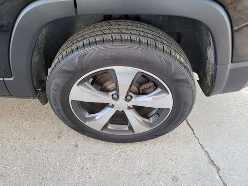 Used 2020 Jeep Cherokee Limited image 12