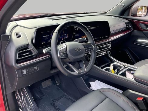 Used 2025 Chevrolet Traverse Z71 w/ Enhanced Driving Package AWD/4WD image 17