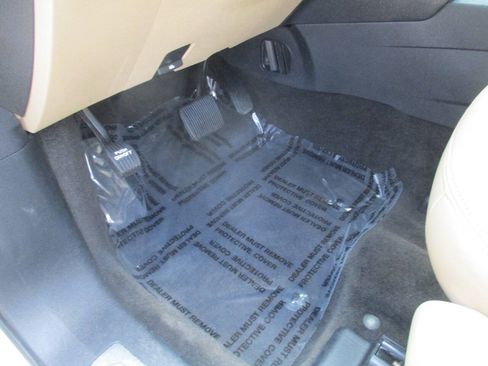 Used 2017 Ford Explorer Limited w/ Equipment Group 301A FWD image 19
