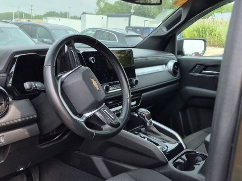 Used 2024 Chevrolet Colorado LT w/ LT Convenience Package II AWD/4WD image 8