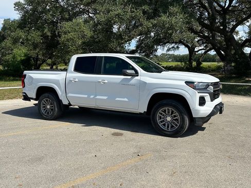 Used 2023 Chevrolet Colorado LT RWD image 3