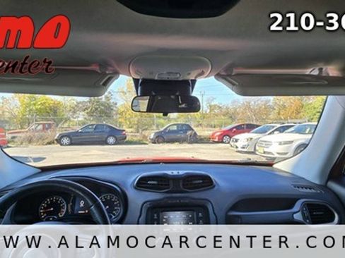 Used 2015 Jeep Renegade Latitude FWD image 40