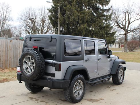 Used 2016 Jeep Wrangler Unlimited Rubicon w/ Connectivity Group image 9