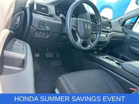 Used 2025 Honda Ridgeline Sport image 10