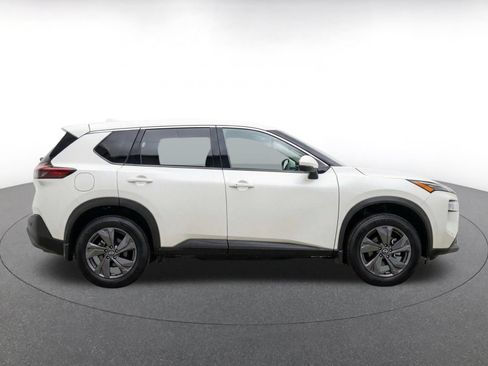 Used 2025 Nissan Rogue SV AWD/4WD image 10