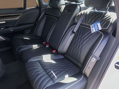 Used 2025 Genesis G90 3.5T AWD/4WD image 26