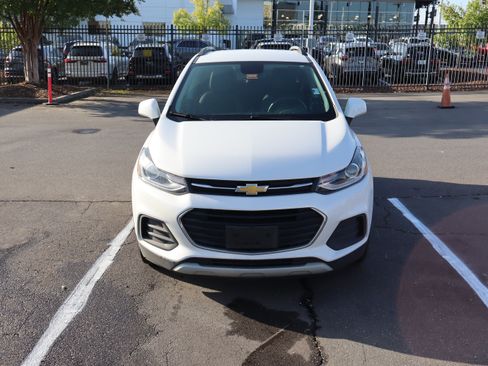 Used 2022 Chevrolet Trax LT w/ LT Convenience Package AWD/4WD image 16