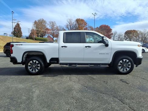 Used 2023 Chevrolet Silverado 2500 Custom w/ Custom Convenience Package image 2