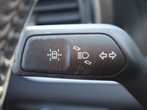 Used 2022 Ford Explorer XLT w/ Equipment Group 202A image 19