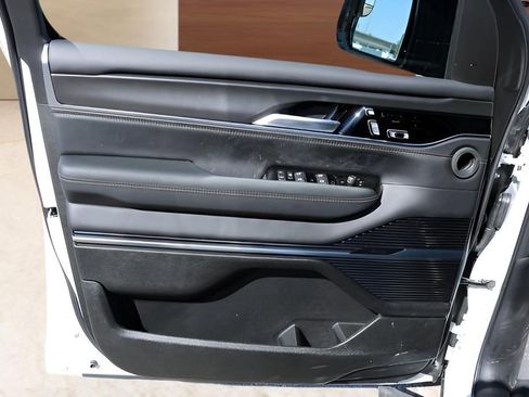 New 2026 Jeep Grand Wagoneer Summit AWD/4WD image 12