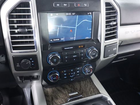 Used 2017 Ford F250 Lariat w/ FX4 Off-Road Package image 19