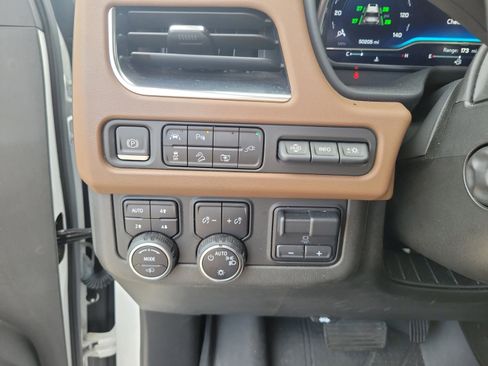 Used 2022 Chevrolet Tahoe High Country w/ LPO, Illumination Package image 24