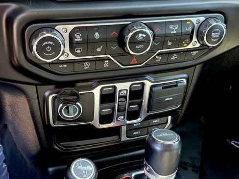Used 2021 Jeep Gladiator Overland image 19