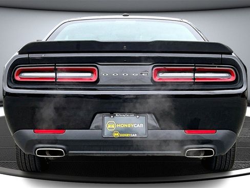 Used 2023 Dodge Challenger SXT image 5
