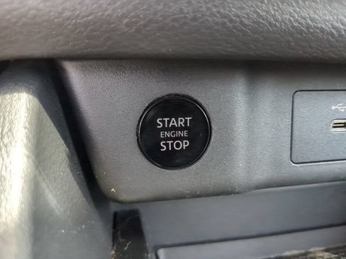 Used 2024 Nissan Rogue SV AWD/4WD image 33