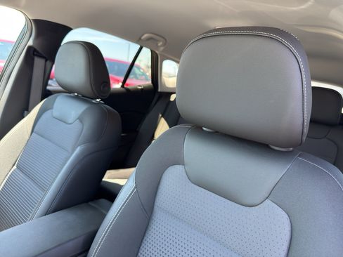 Used 2025 Chevrolet Trax LT w/ LT Convenience Package FWD image 26