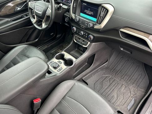 Used 2024 GMC Terrain Denali w/ Black Diamond Edition image 18