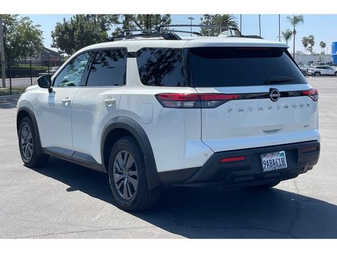 Used 2022 Nissan Pathfinder SV FWD image 4