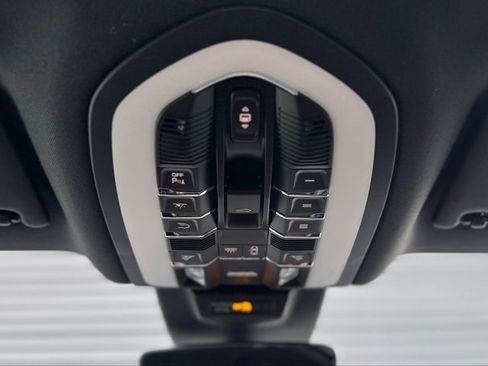 New 2026 Porsche Macan image 23