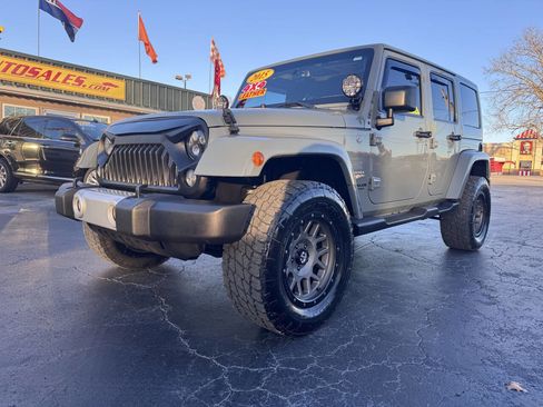 Used 2015 Jeep Wrangler Unlimited Sahara image 3