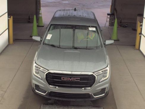 Used 2023 GMC Terrain SLE FWD image 2