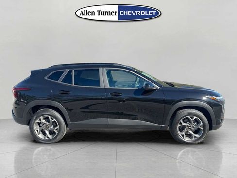 New 2026 Chevrolet Trax LT w/ Driver Confidence Package image 3