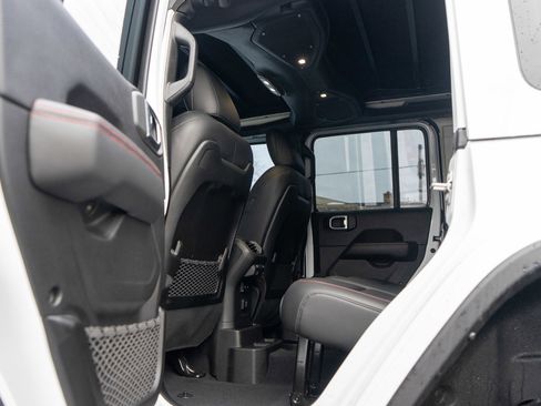 Used 2024 Jeep Wrangler Unlimited Rubicon image 27