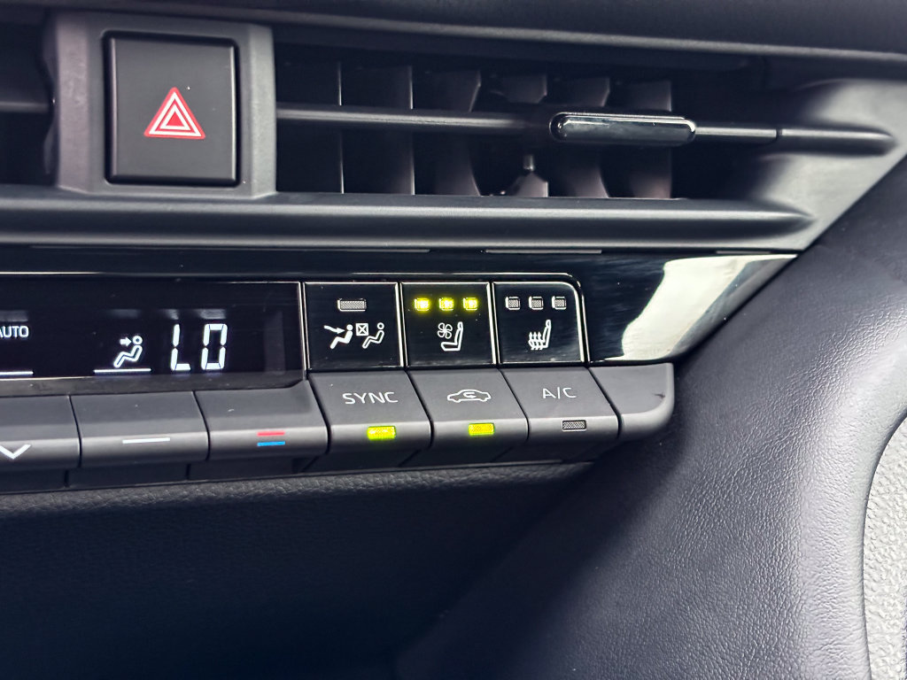 Used 2025 Toyota Crown AWD/4WD image 21