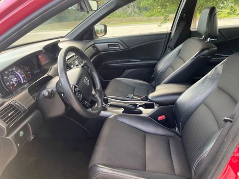 Used 2017 Honda Accord Sport image 13