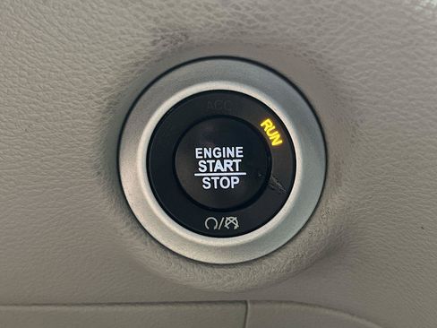 Used 2019 Chrysler Pacifica Touring-L FWD image 20