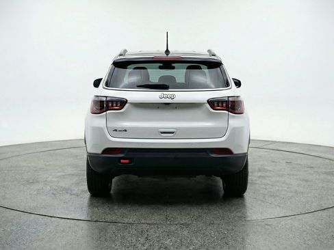Used 2025 Jeep Compass Trailhawk AWD/4WD image 7