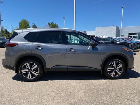 Certified 2024 Nissan Rogue SL w/ SL Premium Package AWD/4WD image 6