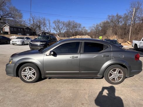 Used 2012 Dodge Avenger SXT image 2