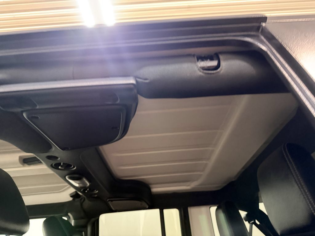 Used 2018 Jeep Wrangler Unlimited Sahara AWD/4WD image 10