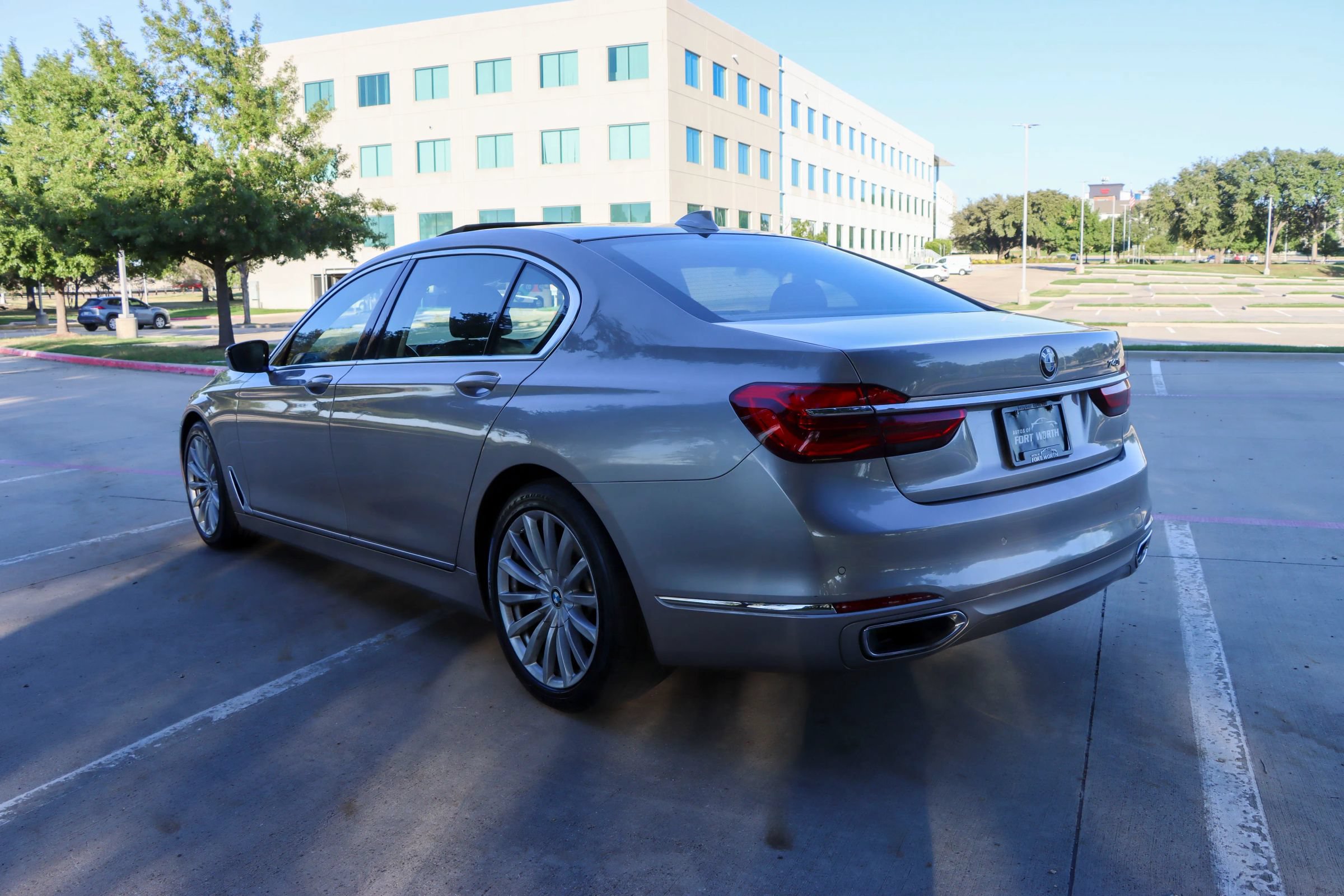 Used 2019 BMW 740i w/ Cold Weather Package RWD image 5