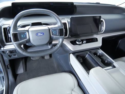 Certified 2025 Ford Expedition Active AWD/4WD image 3