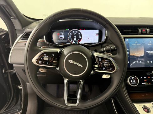 Used 2026 Jaguar F-PACE R-Dynamic S AWD/4WD image 18
