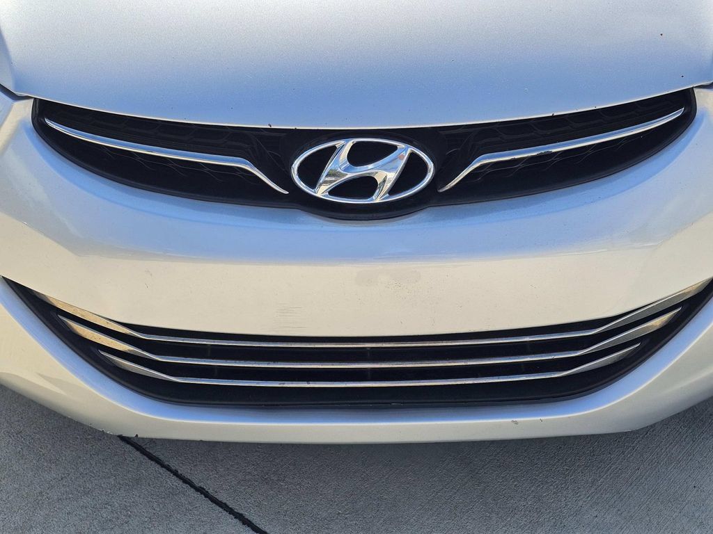 Used 2012 Hyundai Elantra Limited w/ Technology Pkg 5 FWD image 3
