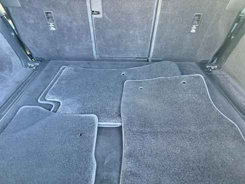 Used 2020 Land Rover Discovery SE image 33