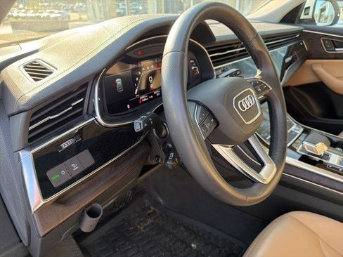 Used 2023 Audi Q8 Premium image 13