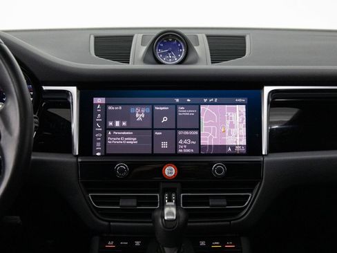 Certified 2023 Porsche Macan AWD/4WD image 16