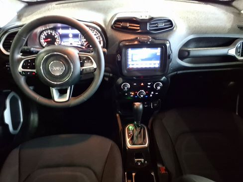 Used 2021 Jeep Renegade Latitude FWD image 5