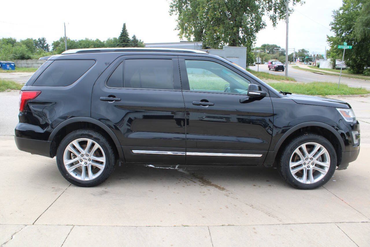 Used 2016 Ford Explorer XLT w/ Equipment Group 202A AWD/4WD image 5