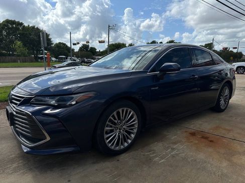 Used 2019 Toyota Avalon Limited FWD image 1