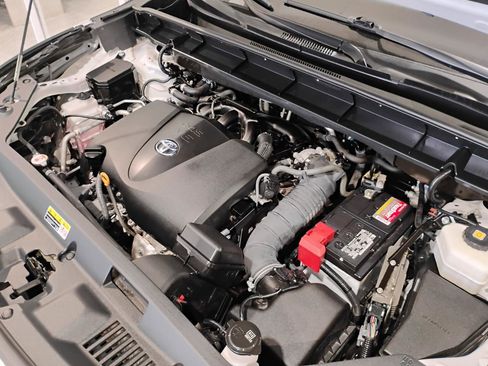 Used 2021 Toyota Highlander L image 96