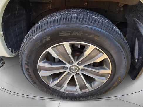 Used 2017 Nissan Titan SL image 9