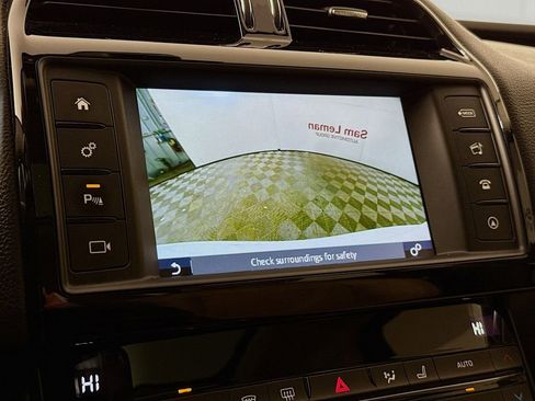 Used 2017 Jaguar XE Premium image 14