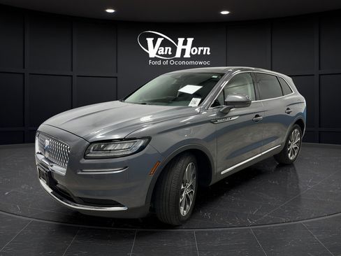 Used 2023 Lincoln Nautilus Reserve AWD/4WD image 3